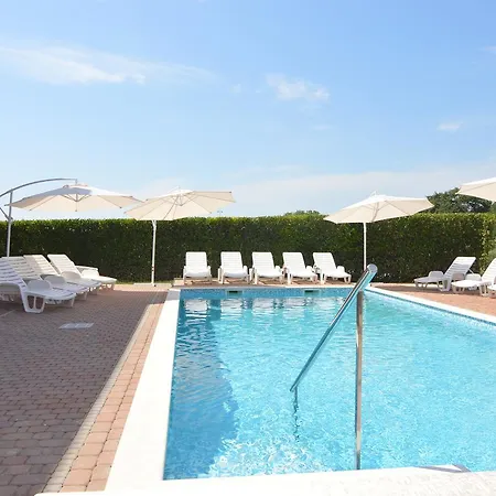 Natura Hotel Vilanija