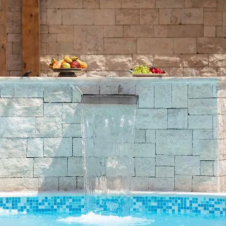 Natura Hotel Vilanija