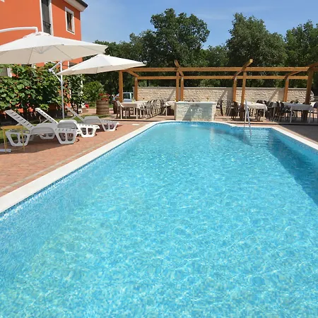 Natura Hotel Vilanija
